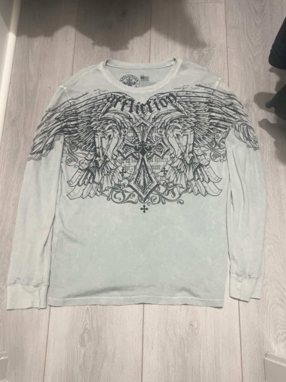 Affliction Men's Pale Gray Long-Sleeve Wing & Cross Graphic Tee